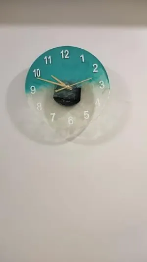 Resin Desk Clock with Glitter Accents, Red, 10 cm Diameter (Green, Large)